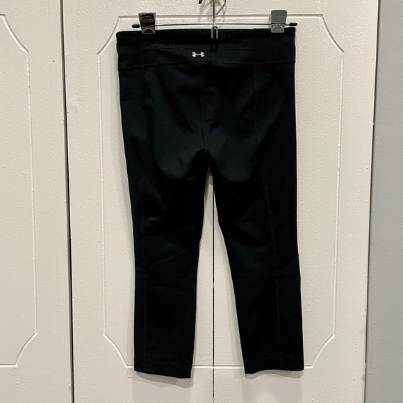 EUC Under Armour Black Cropped Leggings - Picture 3 of 5